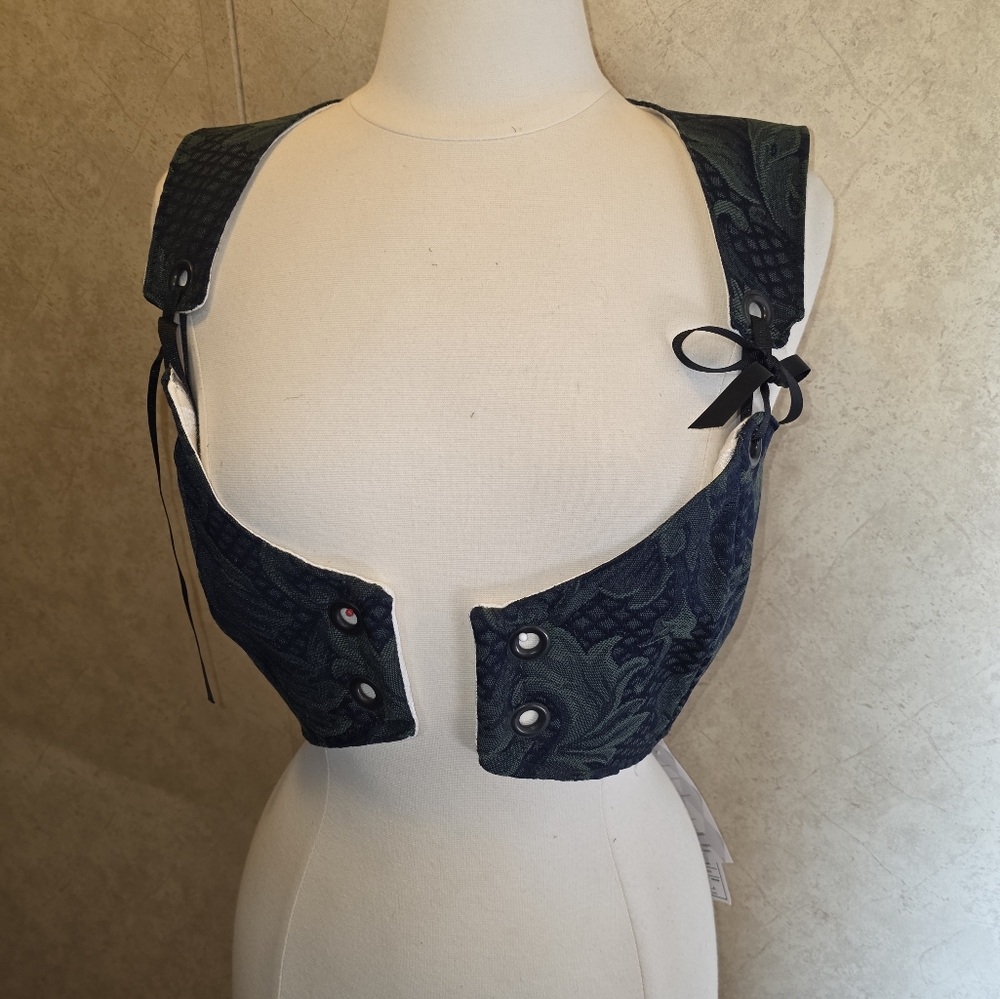 Elegant Navy and Green Brocade Cropped Corser